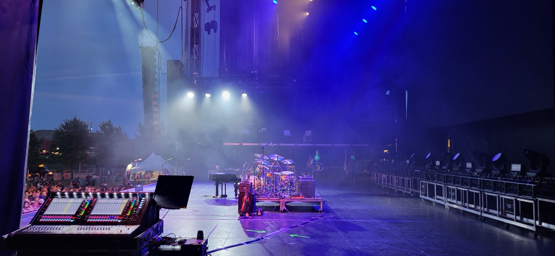 Live concert production by Wall Sound